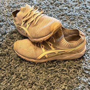 10 M ASICS Gel